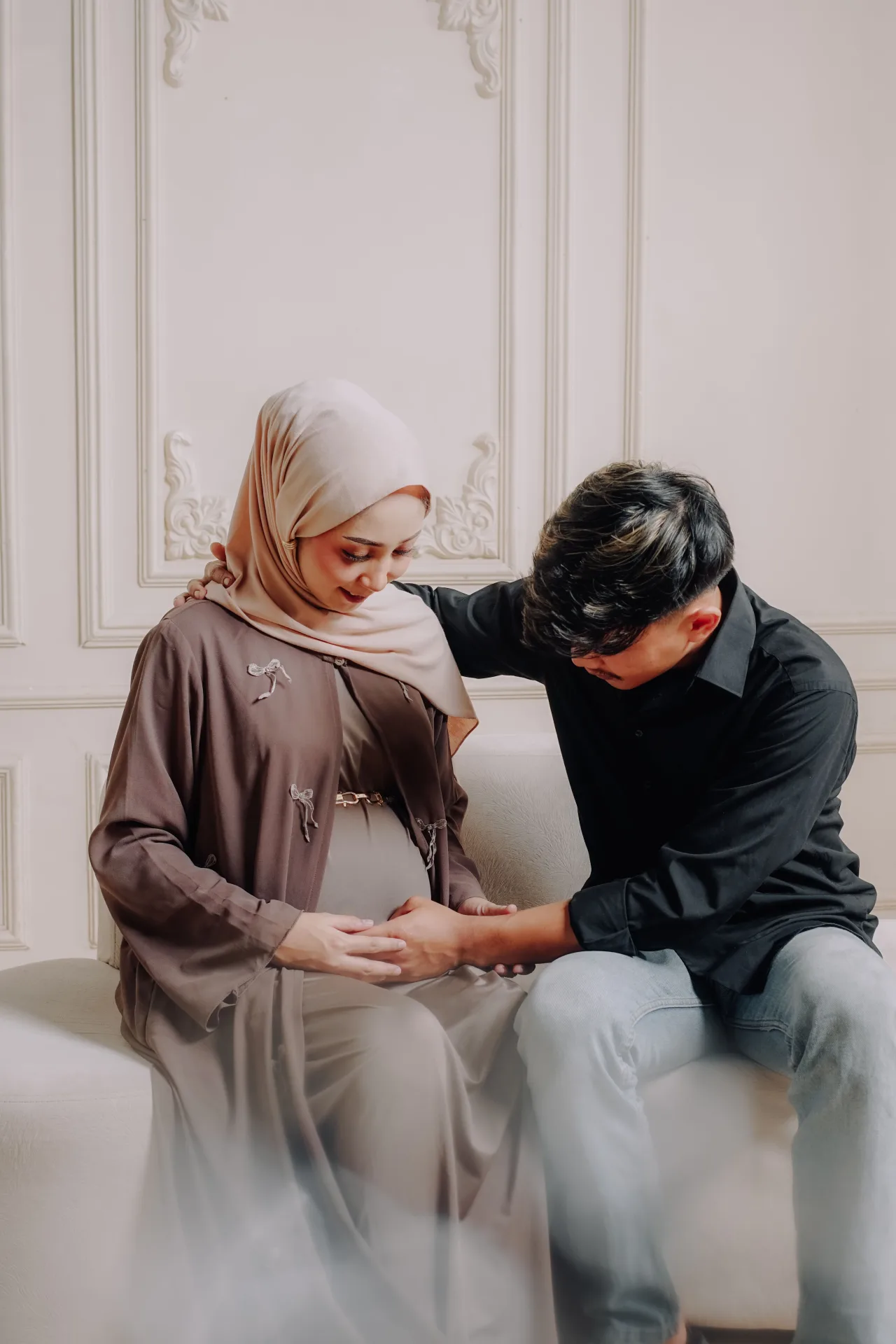 Contoh hasil foto maternity di Vibesroom Studio