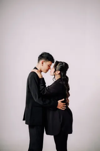 Thumbnail contoh foto twogether di Vibesroom Studio