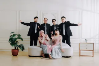 Thumbnail contoh foto graduation di Vibesroom Studio